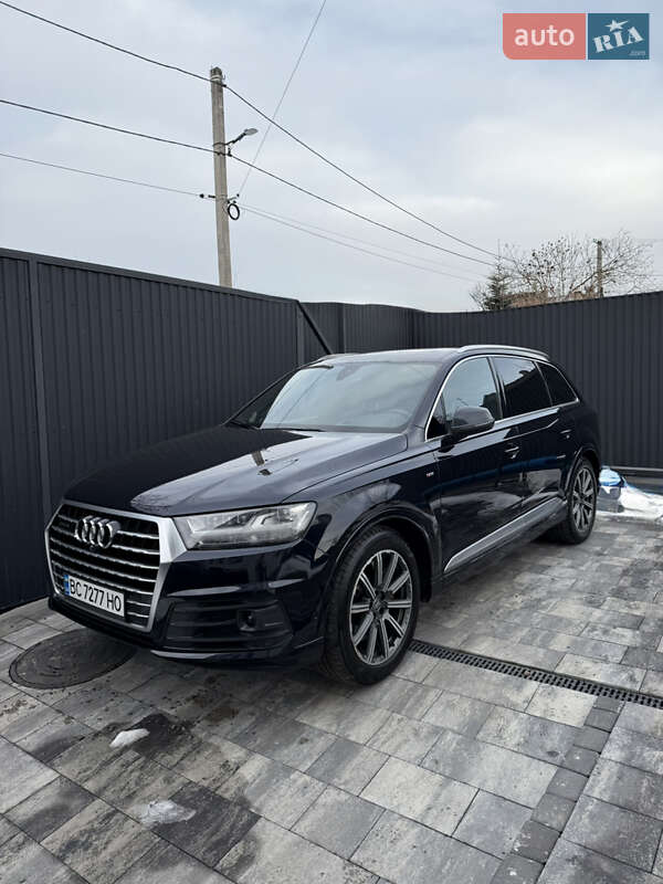 Внедорожник / Кроссовер Audi Q7 2017 в 