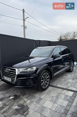Внедорожник / Кроссовер Audi Q7 2017 в 
