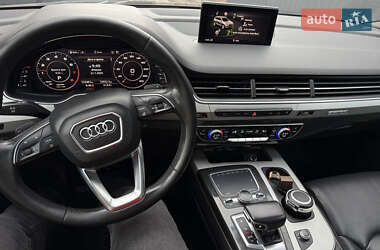 Внедорожник / Кроссовер Audi Q7 2017 в 