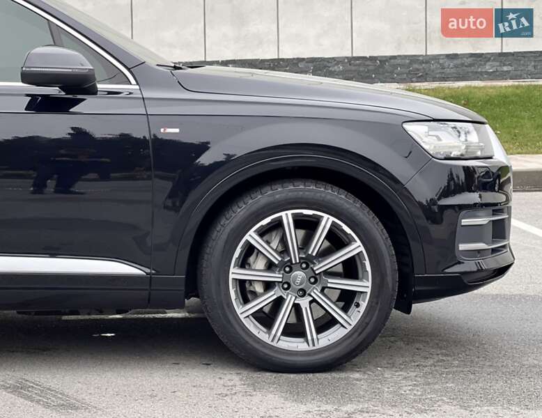 Внедорожник / Кроссовер Audi Q7 2015 в Киеве