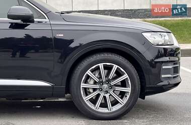 Внедорожник / Кроссовер Audi Q7 2015 в 