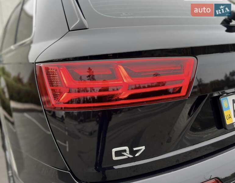 Внедорожник / Кроссовер Audi Q7 2015 в Киеве