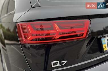 Внедорожник / Кроссовер Audi Q7 2015 в 