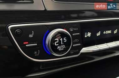 Внедорожник / Кроссовер Audi Q7 2015 в 