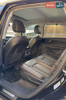 Внедорожник / Кроссовер Audi Q7 2015 в 