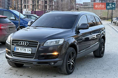 Позашляховик / Кросовер Audi Q7 2006 в Ужгороді