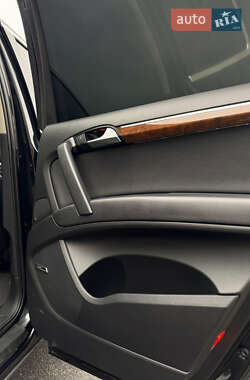 Внедорожник / Кроссовер Audi Q7 2014 в 