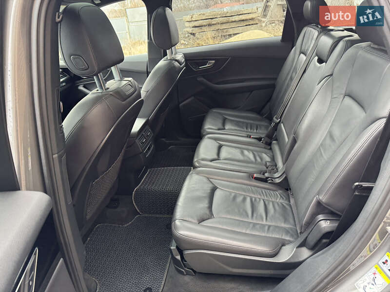 Позашляховик / Кросовер Audi Q7 2016 в Полтаві