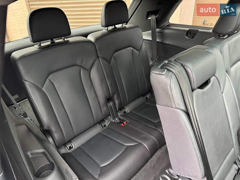 Позашляховик / Кросовер Audi Q7 2016 в Полтаві