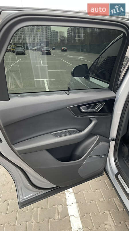 Позашляховик / Кросовер Audi Q7 2019 в Києві