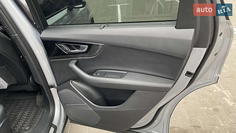 Позашляховик / Кросовер Audi Q7 2019 в Києві