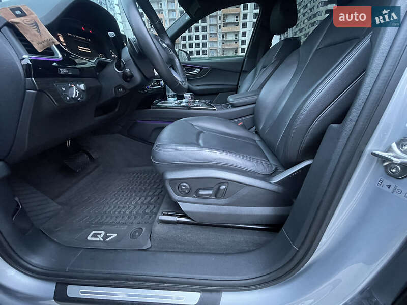 Позашляховик / Кросовер Audi Q7 2019 в Києві