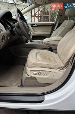 Позашляховик / Кросовер Audi Q7 2010 в 