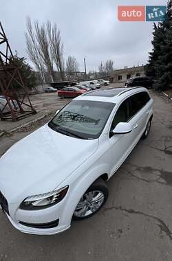 Позашляховик / Кросовер Audi Q7 2010 в 