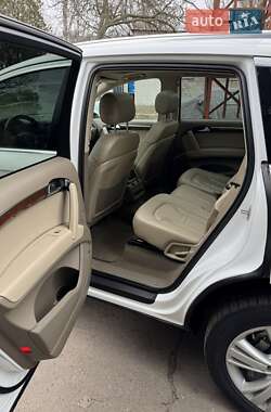Позашляховик / Кросовер Audi Q7 2010 в 