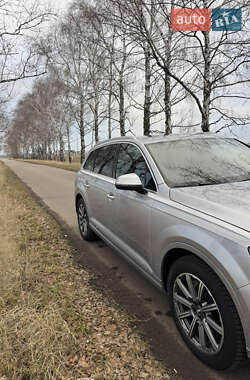 Позашляховик / Кросовер Audi Q7 2018 в 