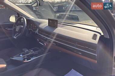 Внедорожник / Кроссовер Audi Q7 2017 в 