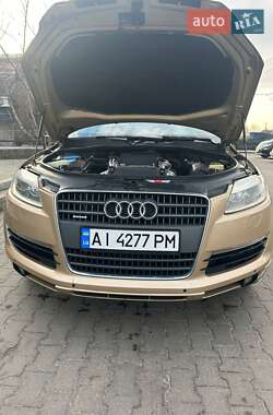 Позашляховик / Кросовер Audi Q7 2007 в 