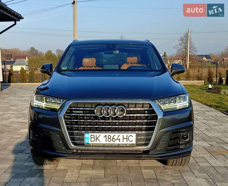 Внедорожник / Кроссовер Audi Q7 2017 в Ровно