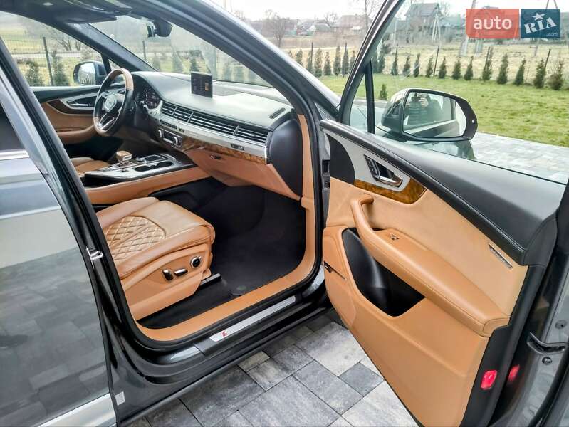Внедорожник / Кроссовер Audi Q7 2017 в Ровно