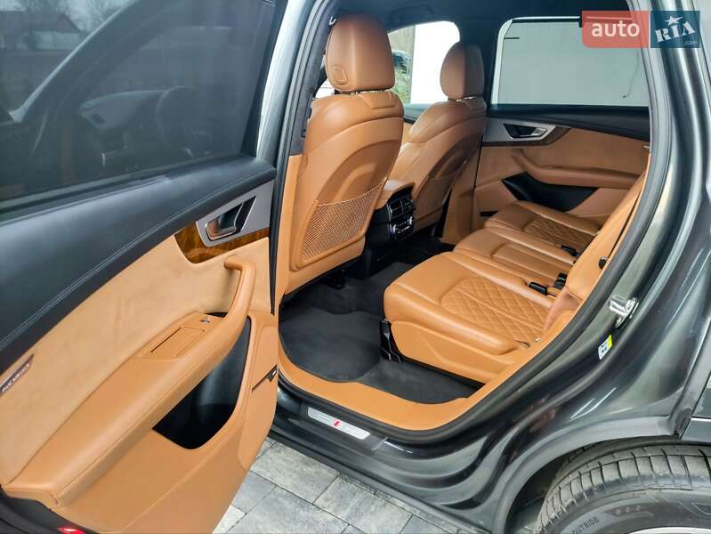 Внедорожник / Кроссовер Audi Q7 2017 в Ровно