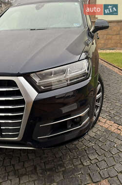 Позашляховик / Кросовер Audi Q7 2017 в 