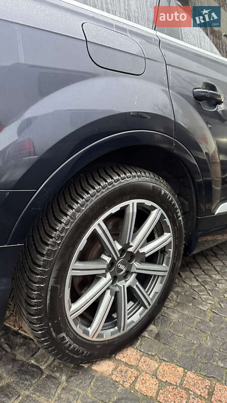 Внедорожник / Кроссовер Audi Q7 2017 в Черновцах