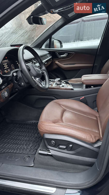 Внедорожник / Кроссовер Audi Q7 2017 в Черновцах