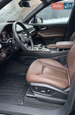 Позашляховик / Кросовер Audi Q7 2017 в 