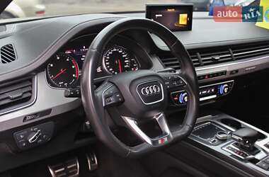 Внедорожник / Кроссовер Audi Q7 2016 в 