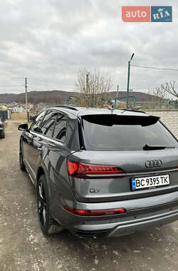 Позашляховик / Кросовер Audi Q7 2020 в 