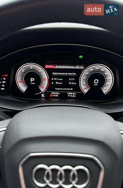 Позашляховик / Кросовер Audi Q7 2020 в 