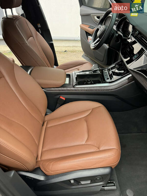 Позашляховик / Кросовер Audi Q7 2020 в Жовкві