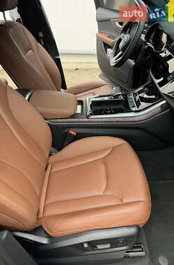 Позашляховик / Кросовер Audi Q7 2020 в 