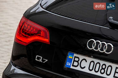 Позашляховик / Кросовер Audi Q7 2015 в 
