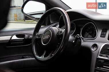 Позашляховик / Кросовер Audi Q7 2015 в 
