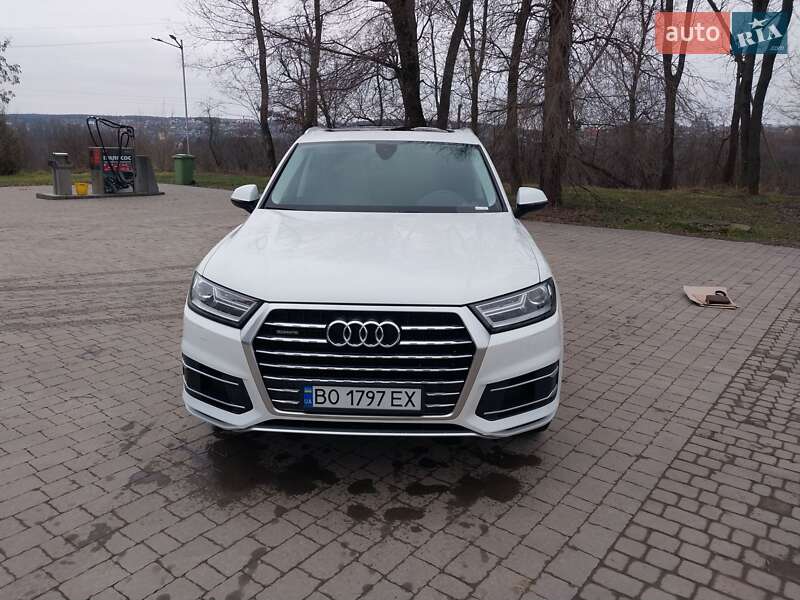 Внедорожник / Кроссовер Audi Q7 2018 в 