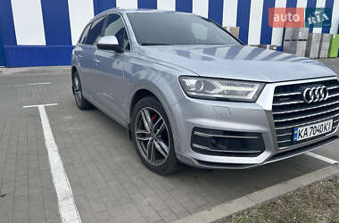 Внедорожник / Кроссовер Audi Q7 2015 в 