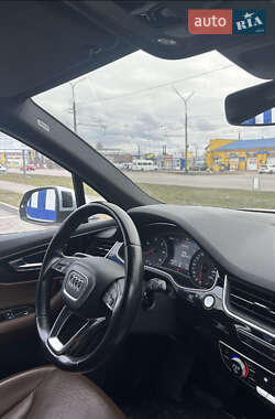 Внедорожник / Кроссовер Audi Q7 2015 в 
