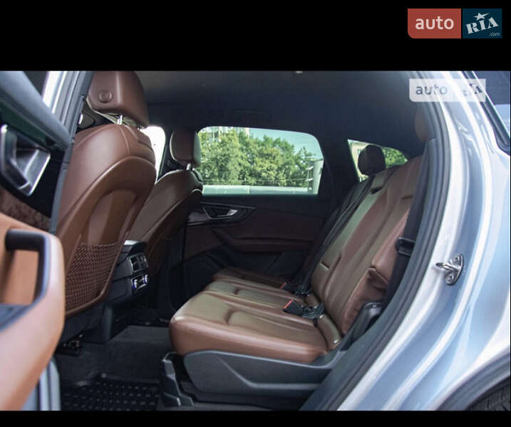 Внедорожник / Кроссовер Audi Q7 2015 в 