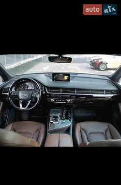 Внедорожник / Кроссовер Audi Q7 2015 в 