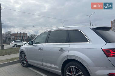 Внедорожник / Кроссовер Audi Q7 2015 в 