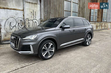 Внедорожник / Кроссовер Audi Q7 2021 в 