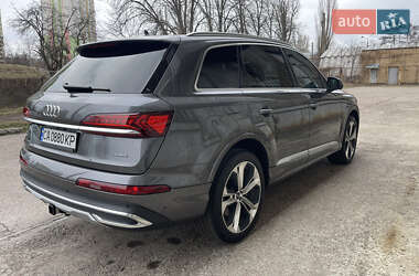 Внедорожник / Кроссовер Audi Q7 2021 в 