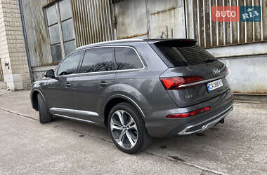 Внедорожник / Кроссовер Audi Q7 2021 в 