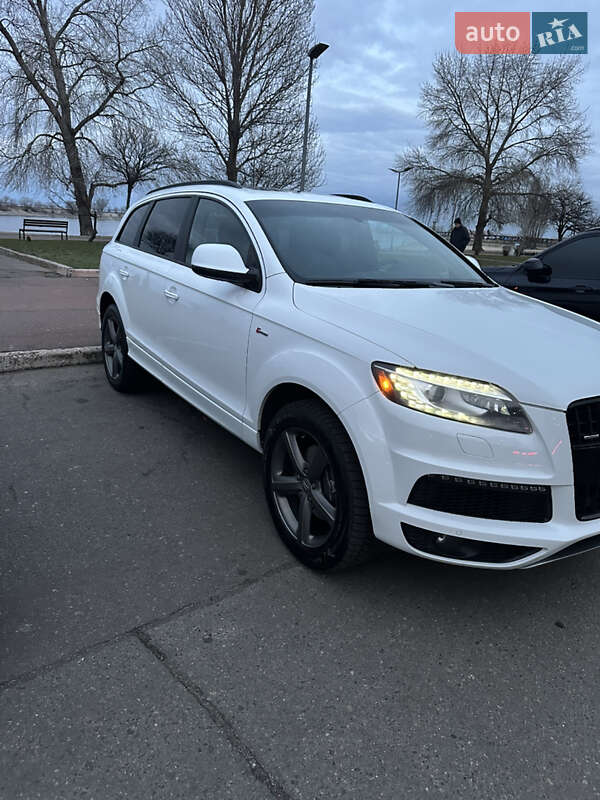 Внедорожник / Кроссовер Audi Q7 2014 в Черкассах