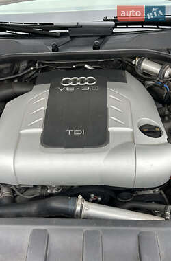 Внедорожник / Кроссовер Audi Q7 2010 в 