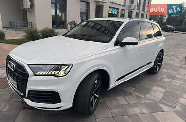 Позашляховик / Кросовер Audi Q7 2019 в 