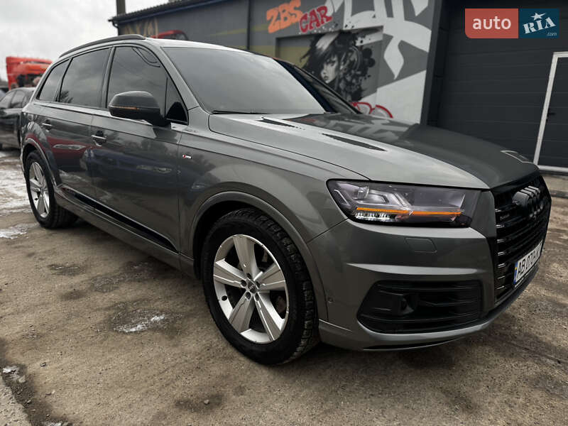 Позашляховик / Кросовер Audi Q7 2017 в Житомирі