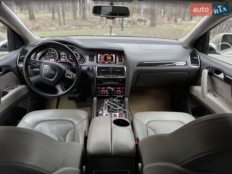 Позашляховик / Кросовер Audi Q7 2010 в Чернігові